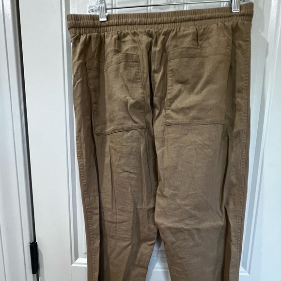 Woman’s Camel High Rise Pocket Jogger - Picture 3 of 12